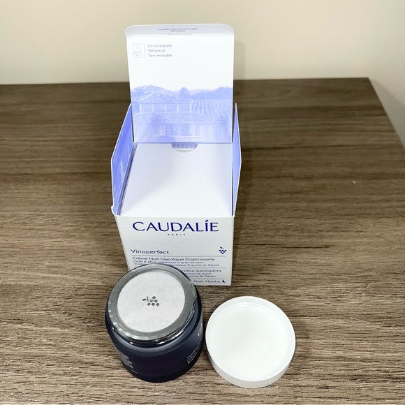 Caudalie Vinoperfect Glycolic Night Cream - Picture 3 of 12